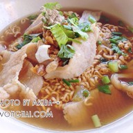 ก๋วยเตี๋ยวคนกะเหลอ (บ้านทุ่งโฮ้ง-แพร่) ถนนน้ำคือ-ริมน้ำคือ