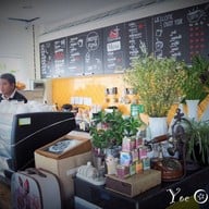 ร้านบ้านหัวเราะ