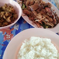 ร้านข้าวขาหมูศรีนวล