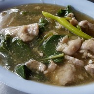 ราดหน้ายอดผักนายเคี้ยงเอ็มไพร์ ถนนจันทน์