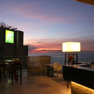Executive Club Terrace @ Holiday Inn Pattaya