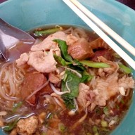 ก๋วยเตี๋ยวหมูน้ำแดงเมืองเพชร