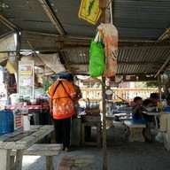 ก๋วยเตี๋ยวป้าพร วัดกุฎโง้ง