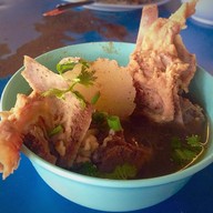 พรชัยข้าวหมูแดง ตลาดเพชรอโศก