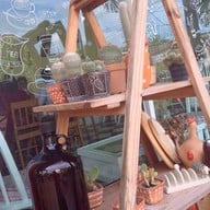 ร้านบ้านหัวเราะ