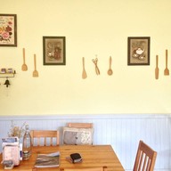 ร้านบ้านหัวเราะ