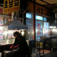 อาจุมม่า ปลาย่าง ณ Saengseon-gui Alley