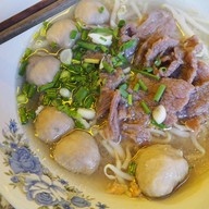 เมนูของร้าน ก๋วยเตี๋ยวเฮียธง ลูกชิ้นเนื้อวัว