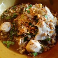 ก๋วยเตี๋ยวเก๊าสะเดา สันติธรรม