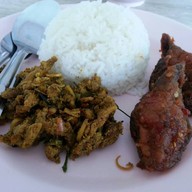 ครัวคุณเหมียว ต้มยำหัวปลาหม้อไฟ