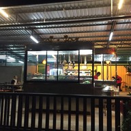 ข้าวต้มศรีบุญเรือนตรงข้ามหมู่บ้านไทยสมุทร