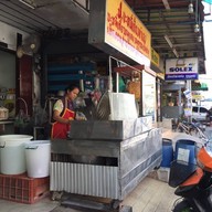 ป. บะหมี่เกี๊ยว หมู่บ้านบัวทอง