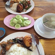 ร้านข้าวแกง-รัตติยา