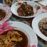 เจ๊นางตำสารพัดลูกแม่ทิพย์ส้มตำเจ้าเก่า