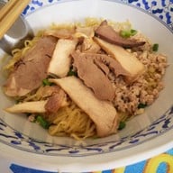 ก๋วยเตี๋ยวเสวยน้อยหลักเมือง