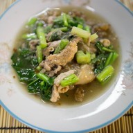 ติ๋ม ราดหน้าไก่ไทย