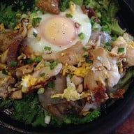 ก๋วยเตี๋ยวคั่วไก่ไข่อบ 50 บาท