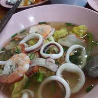 ลูกชิ้นปลา โตเฮง เย็นตาโฟ