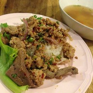 ก๋วยเตี๋ยวลูกชิ้นหมูนายเล้ง (พี่นก)