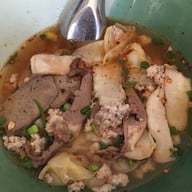 ก๋วยเตี๋ยวเสวยน้อยหลักเมือง