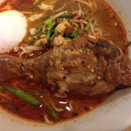 ก๋วยเตี๋ยวลูกชิ้นหมูนายเล้ง (พี่นก)