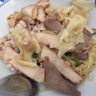 ก๋วยเตี๋ยวเสวยน้อยหลักเมือง