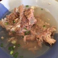 ก๋วยเตี๋ยวเสวยน้อยหลักเมือง