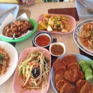 ปุ้ม ก๋วยเตี๋ยวสูตรสมุนไพร