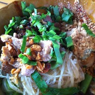ก๋วยเตี๋ยวเรือบ้านอำเภอ