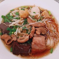 ก๋วยจั๊บ ป้าทรัพย์