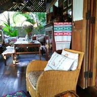 กาแฟในสวนบ้านงามแสงเดือน