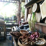 กาแฟในสวนบ้านงามแสงเดือน
