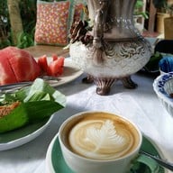 กาแฟในสวนบ้านงามแสงเดือน