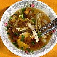 ก๋วยจั๊บโกลาน