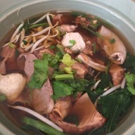 ก๋วยเตี๋ยวเกาเหลาเนื้อตุ๋น