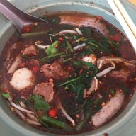 ก๋วยเตี๋ยวเกาเหลาเนื้อตุ๋น