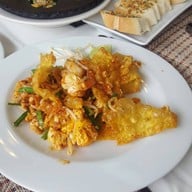 ผัดไทยเกี๊ยวกรอบ