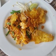 ผัดไทยเกี๊ยวกรอบ