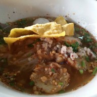 บ้านก๋วยเตี๋ยวแม่จงกล