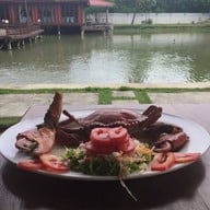 เรือนสยามกุ้งเผา