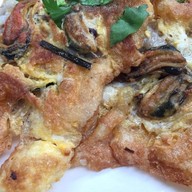 ผัดไทย หอยทอด ตลาดอตก.(เจ๊สมรเจ้าเก่า20ปี)