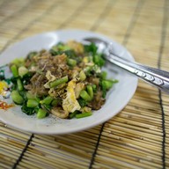 ติ๋ม ราดหน้าไก่ไทย