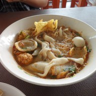 เมนูของร้าน ก๋วยเตี๋ยวเรือ นั่งเล่น