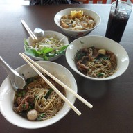 เมนูของร้าน ก๋วยเตี๋ยวเรือ นั่งเล่น