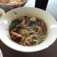 เมนูของร้าน ก๋วยเตี๋ยวเรือ นั่งเล่น