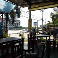 หน้าร้าน ก๋วยเตี๋ยวเรือ นั่งเล่น