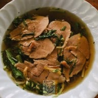 ร้านก๋วยเตี๋ยวหมูเลียงเจ๊แก หนองบัว จันทบุรี