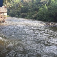 บรรยากาศ มือทอง