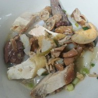 ประยุทธก๋วยจั๊บ ตลาลยิ่งเจริญ