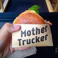 เมนูของร้าน Mother Trucker Burger